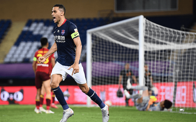  马赛客负弱旅爆冷，球迷质疑教练排兵布阵  